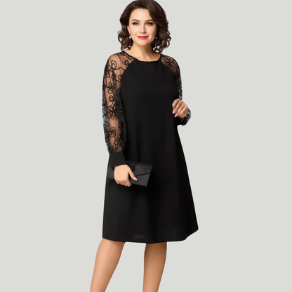 Yvonne | Robe Élégante en Dentelle Noire – Sophistication & Silhouette Sublimée