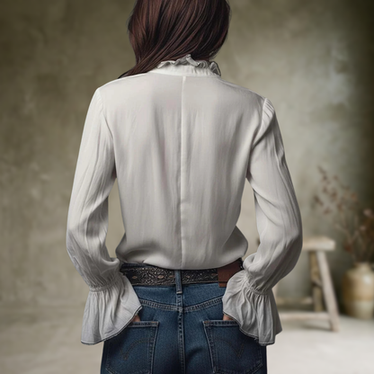 Rica | Blouse blanche à fermeture éclair sur le devant et poignets à volants