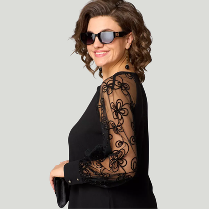 Yvonne | Robe Élégante en Dentelle Noire – Sophistication & Silhouette Sublimée